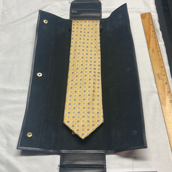 Tiffany & Co. Leather Travel Tie Case. Tie pictured is not included. - Picture 1 of 11